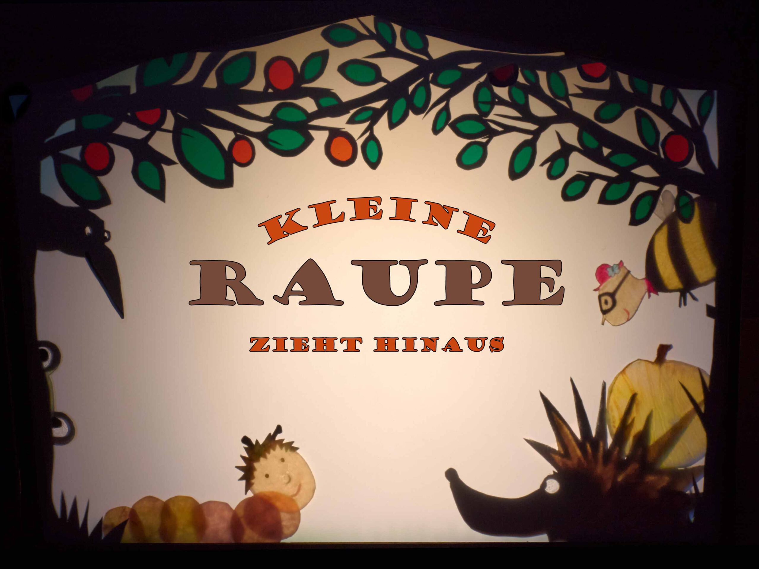 Kindertheater: Kleine Raupe zieht hinaus